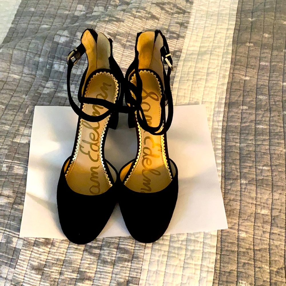 Black suede Sam Edelman 7/12 shoes.
